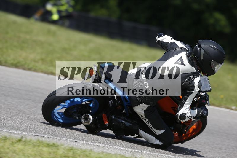 /Archiv-2024/29 12.06.2024 MOTO.CH Track Day ADR/Gruppe blau/8